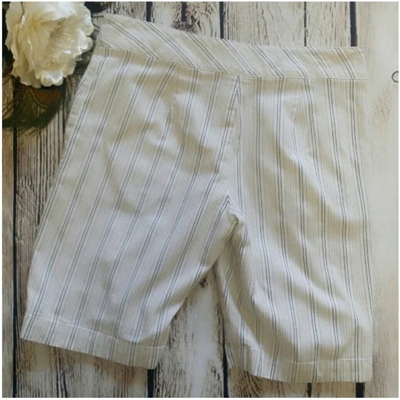 Talbots Bermuda Pin Striped Shorts, White with Taupe and Navy Blue Stripes, Sz 6 - Picture 2 of 4